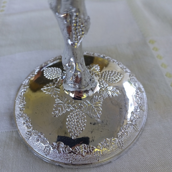 Vintage Vineyard Themed Hanging Grape Salt & Pepper Set - Picture 6 of 7